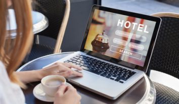 Hotelbetreiber dürfen auf eigener Internetseite keine günstigeren Preise als auf Buchungsportalen anbieten
