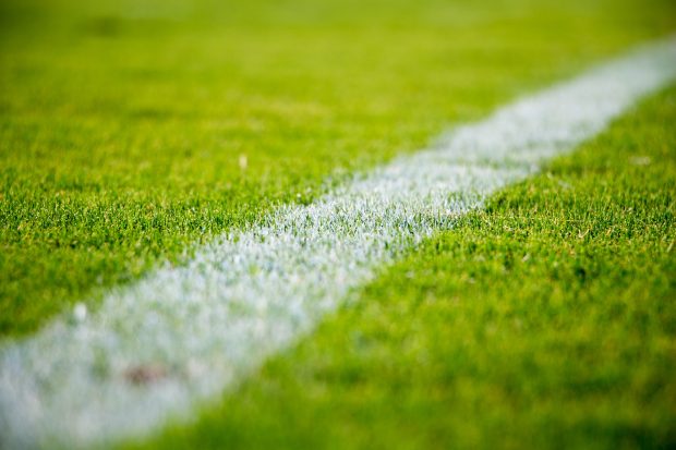Ausrüsterverträge im Fußball –  der Spezialfall „Matching Right“, de facto eine Vertragsverlängerung?