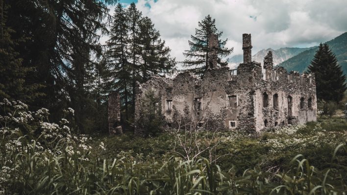 Fotos von verfallener Burg keine Urheberrechtsverletzung