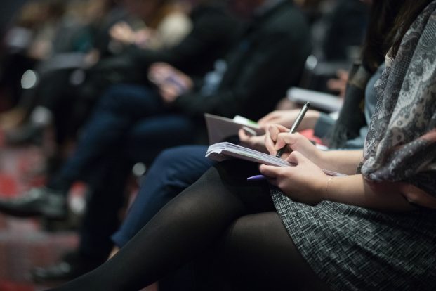 50.000 Euro Schadensersatz: Was darf der Staatsanwalt in der Pressekonferenz sagen?