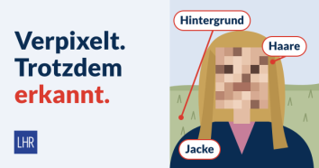 Grafik einer Frau mit verpixeltem Gesicht vor einer Feldlandschaft, Hintergrund, Haare und Jacke markiert, daneben der Text: Verpixelt. Trotzdem erkannt.